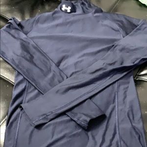 Long sleeve insulated under armour.